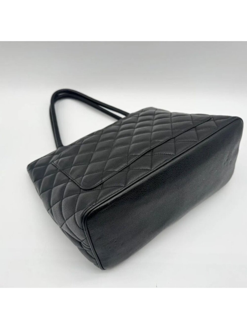 Chanel Tote Medallion CC Logo Silver Caviar Leather Quilted Black - Picture 8 of 15